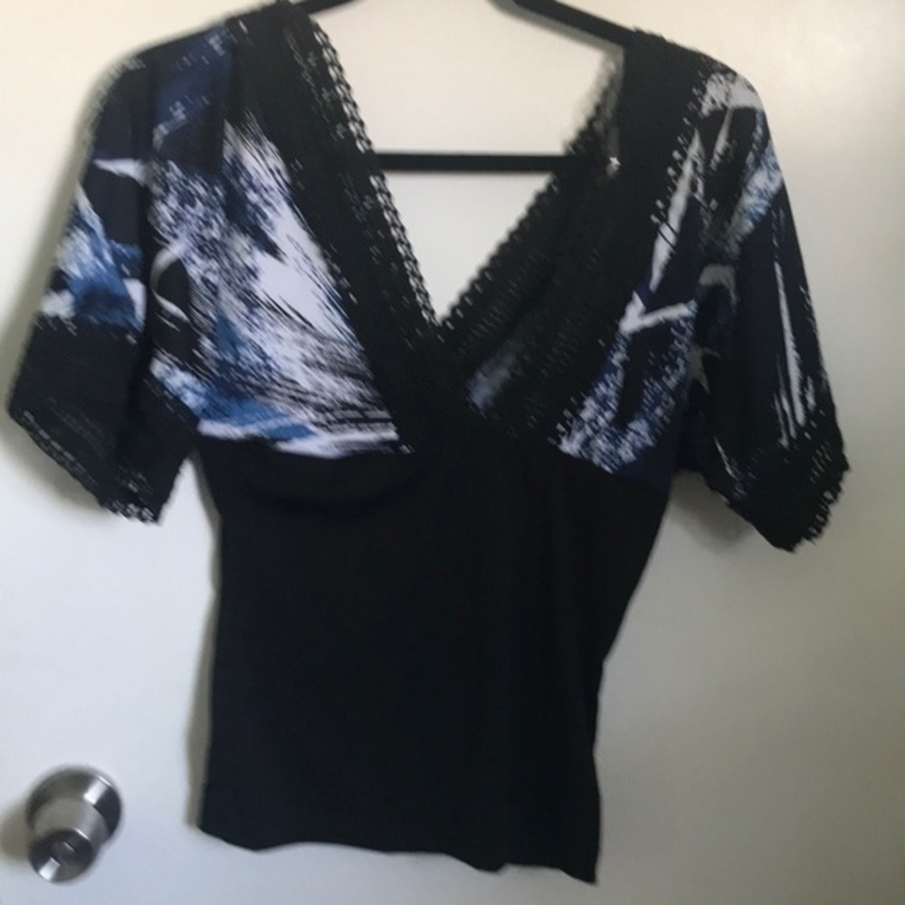 Susie Rose Cute v-neck top